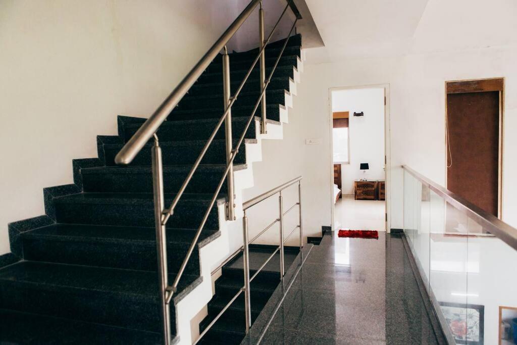 Unit 4 By Red Stone Villas Lonavala Luaran gambar